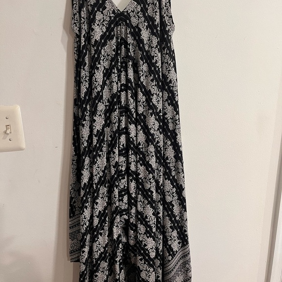 Japna Monochrome Floral Patterned Top - Picture 4 of 9